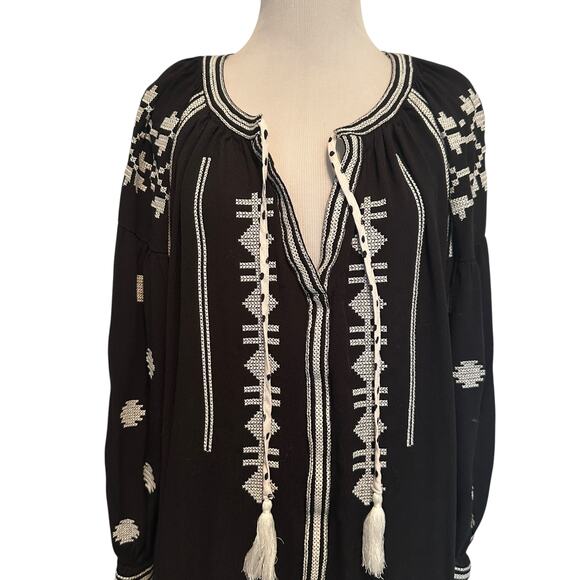 John Mark Tasseled Peasant Top Womens Size 1X Black White Cross Stitch Boho - Picture 4 of 11